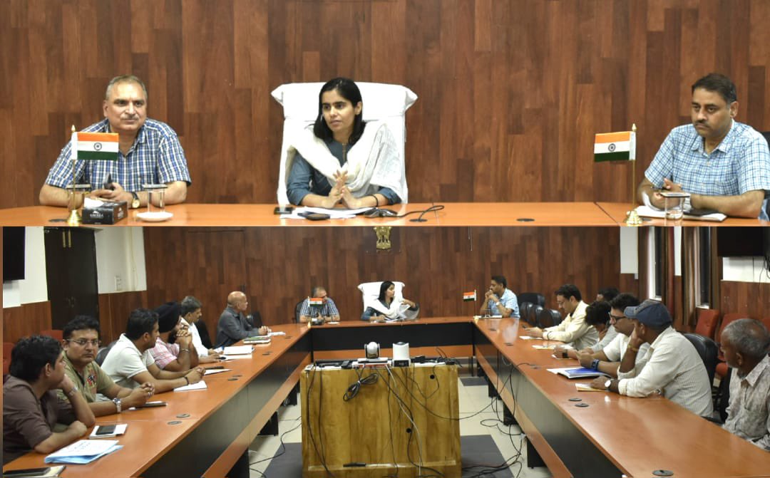 DMReasi's tweet image. DDC Reasi, Nidhi Malik pushes for speedy implementation of PM Surya Ghar Muft Bijli Yojana.
- 4 JEs' salaries withheld for underperformance
- 168 rooftop solar units installed; 39 in progress.
DDC urges fast-track execution & public awareness campaigns.
@ddnews_jammu
@diprjk