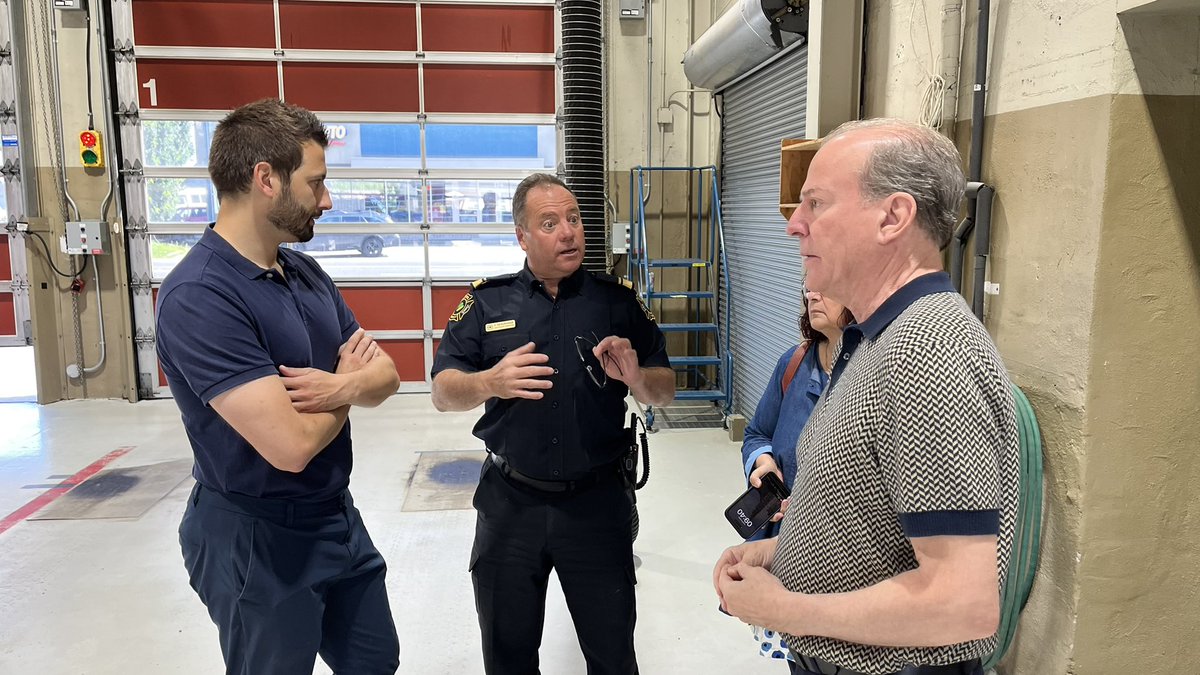 KevenBrasseur's tweet image. Ce matin, j’ai eu le plaisir de visiter le poste de pompiers de Victoriaville en compagnie du député de Richmond, André Bachand. Merci pour l’accueil chaleureux et pour votre travail essentiel au service de notre communauté 🚒🩵 #CAQ #arthabaskalerable