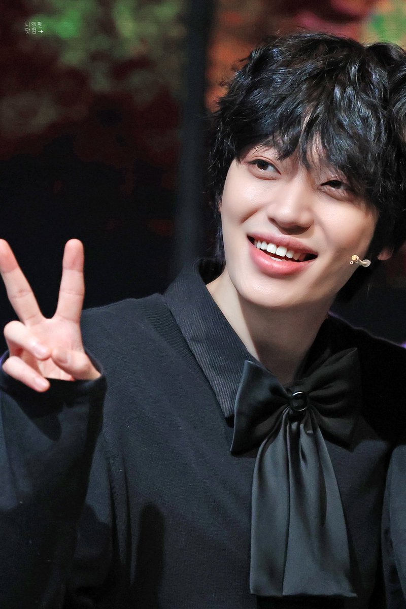 250720 뮤지컬 '개와 고양이의 시간' 🐈‍⬛ 
╲⠀╲ ⋆⠀╲ ╲
╲⠀╲ ☾⋆.˚ ⠀ ╲ ⋆｡
☆⠀ ╲⠀⠀ ⊹ ⠀. ☆
⊹ ⠀⠀ ★
별빛이 내린다 샤랄랄라

📷nielfan.tistory.com/537

#니엘 #NIEL