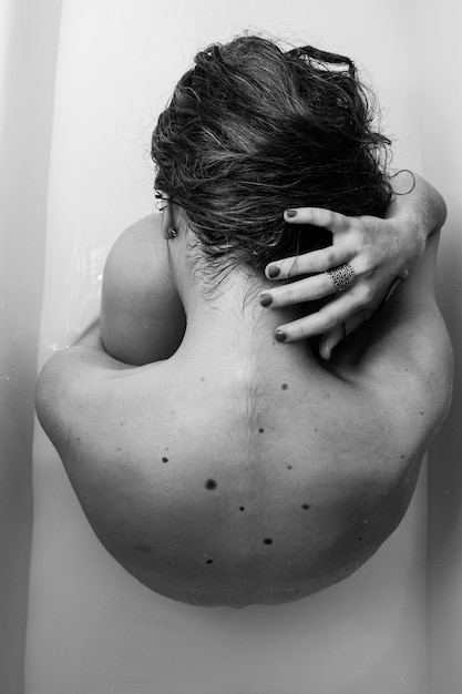 yemayoa's tweet image. Dan ganas de vivir dentro de la bañera... #bañera #calor #blackandwhitephoto