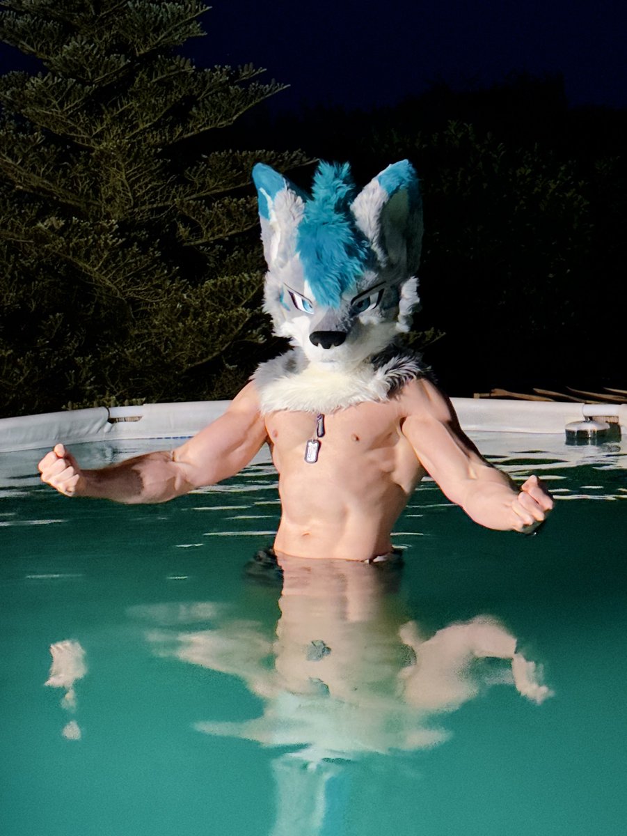 You were warned not to swim after dark!🐺

📸 <a href="/PanciousVR/">Pancious🔜EF29</a>