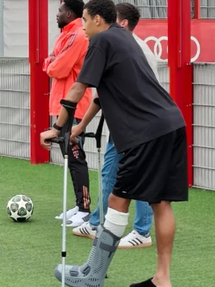 wusialalover69's tweet image. no injury in the world could stop him from arching his back i guess