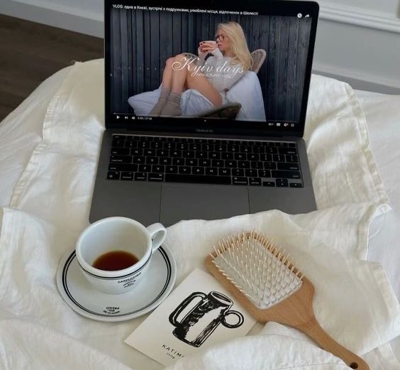 douxlundi's tweet image. unfortunately all i care about is being the best version of myself