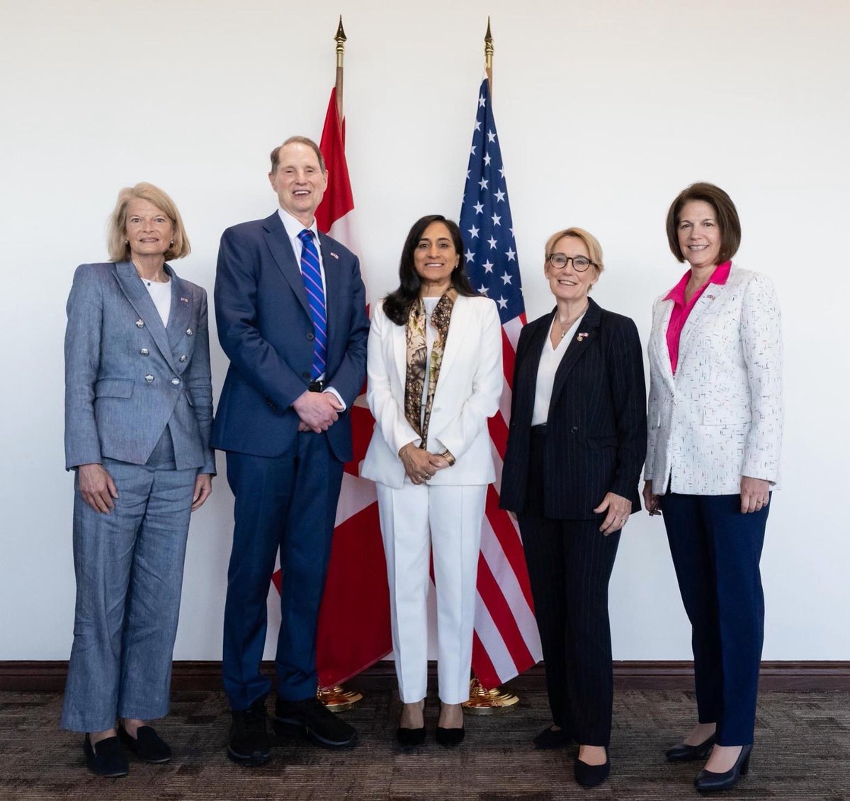AnitaAnandMP's tweet image. Pleased to host a bipartisan delegation of U.S. Senators in Ottawa this morning to discuss the Canada-U.S. economic relationship and work that we will do together.