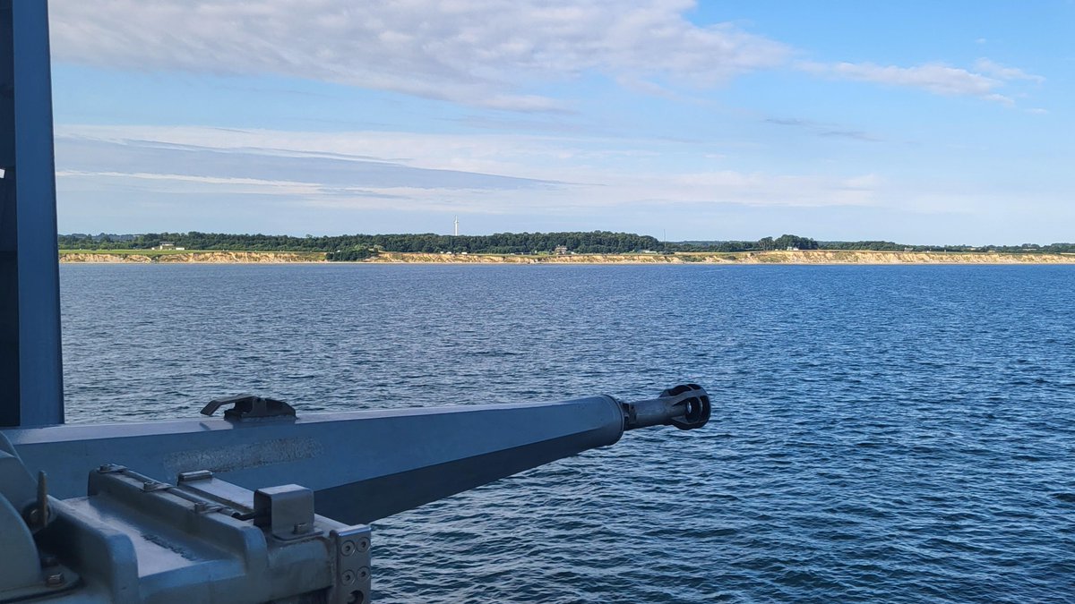 NATO_MARCOM's tweet image. SNMG1 ship FGS Braunschweig (F260) ๐ฉ๐ช coordinated with German Air Force assets to test jamming tactics vs. coastal Surface-to-Air Missile systems in the Bay of Kiel. #WeAreNATO
