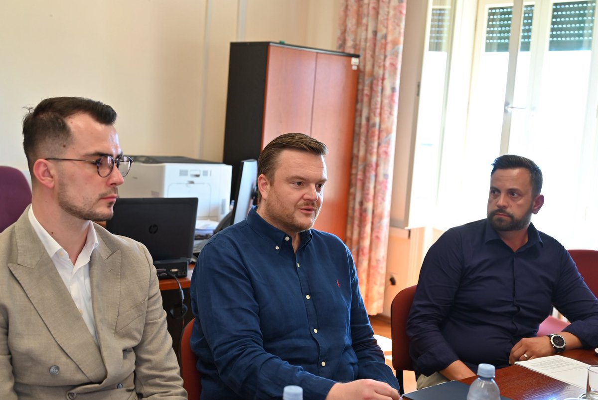 Ministarstvo financija Republike Hrvatske (@mfin_rh) on Twitter photo 🗣️ppVRH i ministar financija <a href="/Marko_Primorac_/">Marko Primorac</a> boravi u radnom posjetu Splitsko-dalmatinskoj županiji, gdje je održao sastanak s predstavnicima Porezne uprave i Carinske uprave. 🗣️ppVRH i ministar financija <a href="/Marko_Primorac_/">Marko Primorac</a> boravi u radnom posjetu Splitsko-dalmatinskoj županiji, gdje je održao sastanak s predstavnicima Porezne uprave i Carinske uprave.