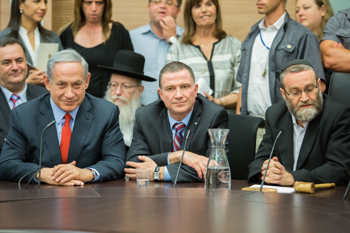 yplesner's tweet image. זה כל הסיפור: כדי להעביר את חוק הפטור ולשמור על שלמות הקואליציה, הממשלה מוכנה להשתמש בכל האמצעים - הפיכה משפטית, הדחת היועצת, ועכשיו גם הדחה של יו"ר ועדת חו"ב.
אתמול למדנו שוב, הפעם מהשר לשעבר גולדקנופף, איך הבטיחו לחרדים שזה יעבוד:
מדיחים את היועמ"שית כדי שלא תפריע מבפנים,…