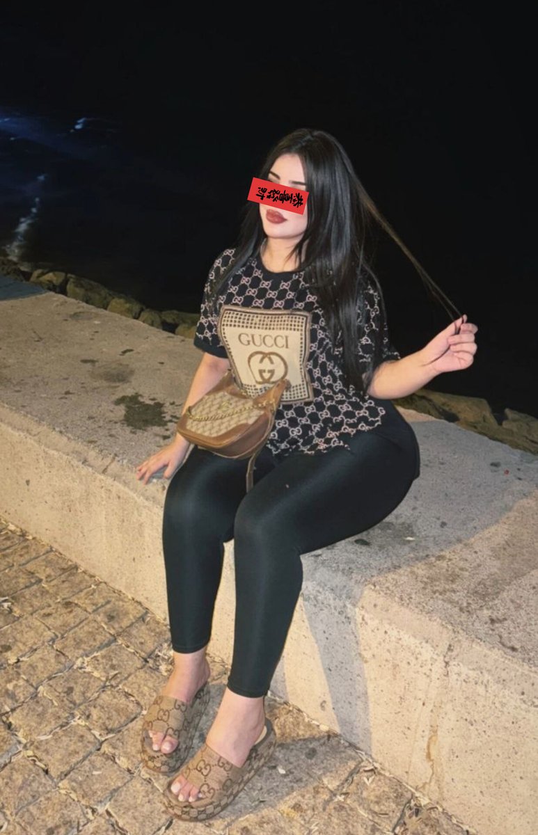 إن كانت زوجتك ذات مؤخرة تُربك الأرصفة،
فلا تُخبّئها ..

دعها ترتدي السروال الضيّق الذي
يُبرز فخذيها و مؤخرتها النَجسة .. 
وسندالًا يكشف جمال أصابعها المطلية، وقوس القدم المنحني ..

و ستتحوّل نظرات الرجال إلى مرايا تكشف لك حقيقة أنها مغرية .. وأنك ديوث رضيت ان تعرض شرفك للرجال.