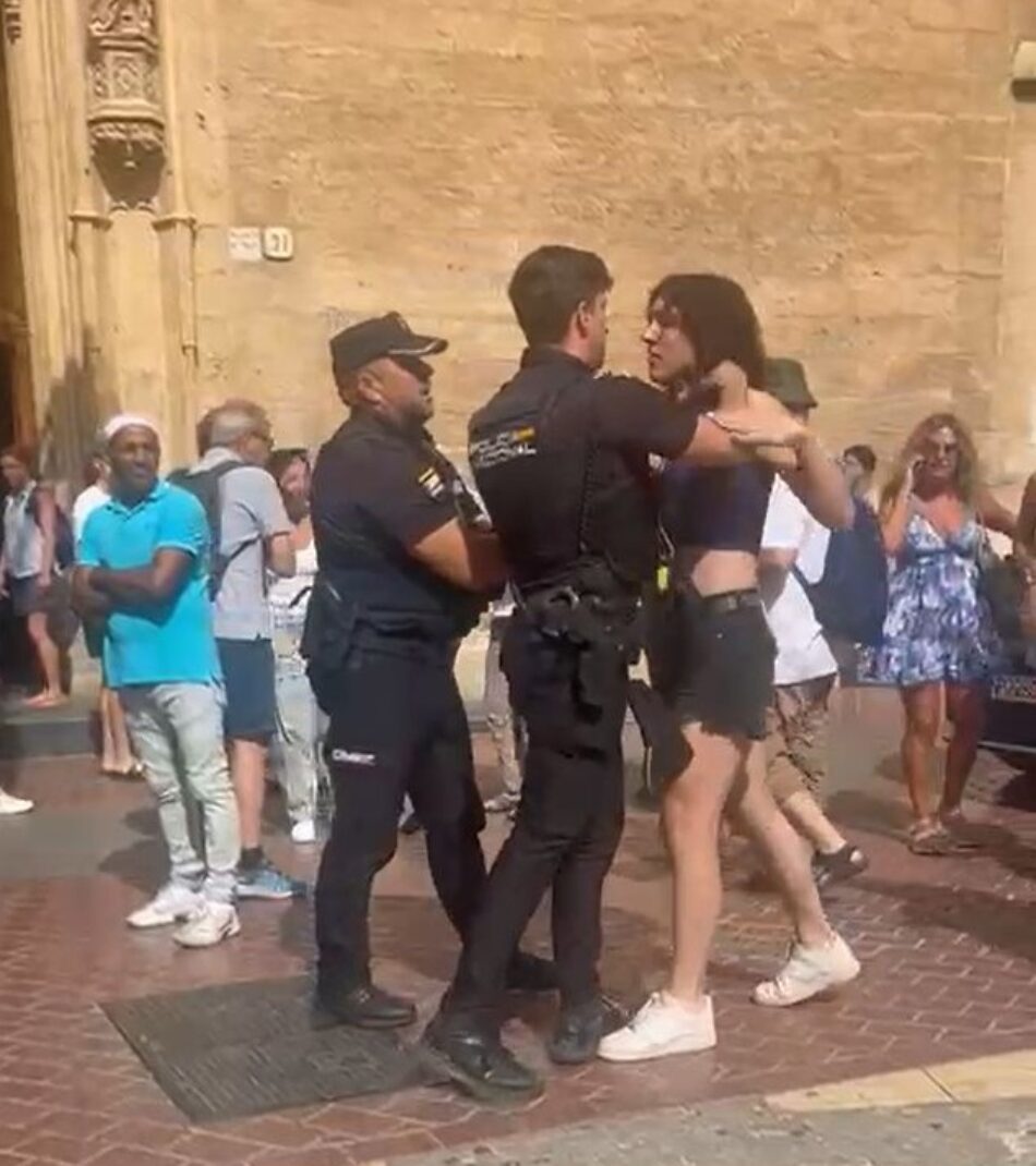 Plataforma Trans🏳️‍⚧️ pide a Marlaska la suspensión del servicio de los policías nacionales que agredieron a una mujer trans en Palma

➡️El pasado 14 de julio, M.S, mujer trans residente en Palma de Mallorca, presentó una denuncia ante el juzgado de instrucción número 6 de Palma