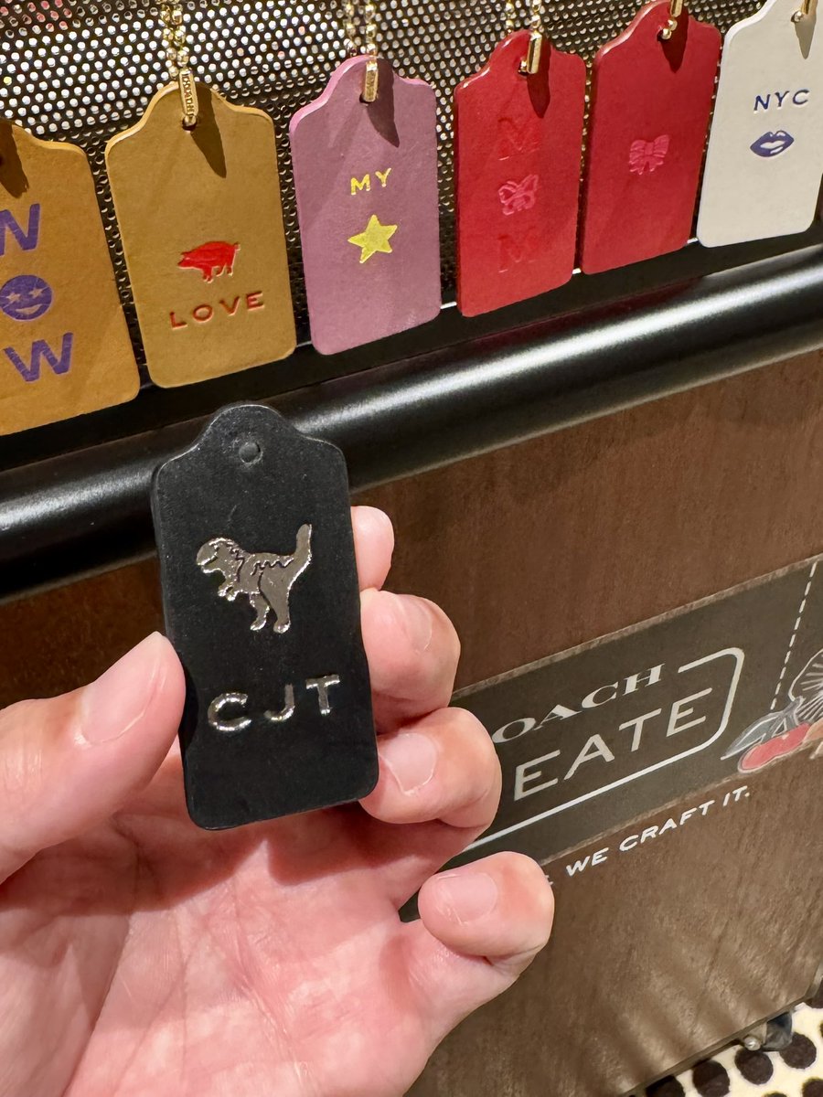 cjsohot's tweet photo. @Coach Jewel Changi Airport 🛍️ https://t.co/ZMbfIeH1jd