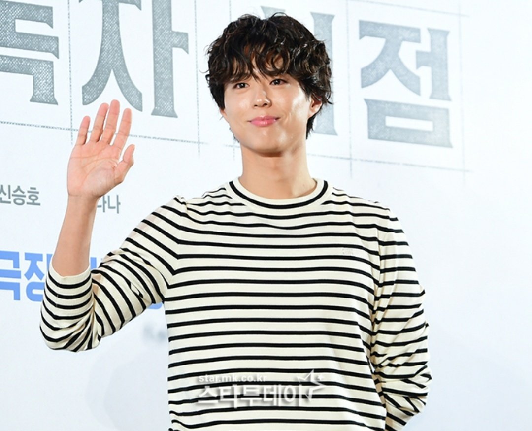 Throwing my wish to the air 
Wish someday they can act and work together in one drama or film