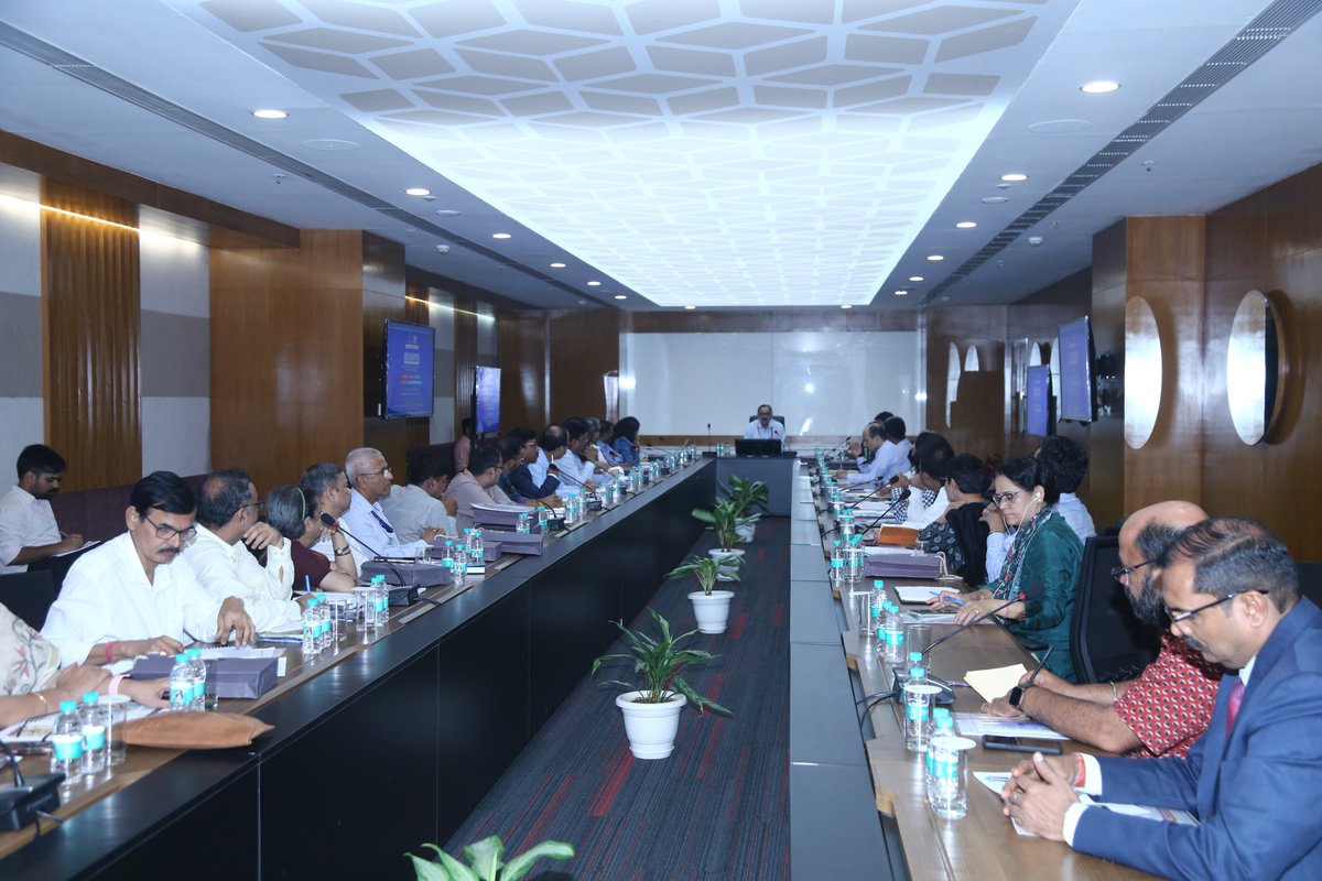 TribalAffairsIn's tweet image. 📍 ‘Adi ShaPaTH’ Delhi Chapter | Ministry of Tribal Affairs
Brings together key stakeholders to shape partnerships for tribal happiness & development 🌱
Over 20 organisations, including PSUs, corporates & foundations, joined hands to support tribal welfare through collaborative…