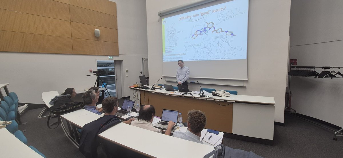 SchulerMarie1's tweet image. Félicitations à Xiao Jun Mao pour sa soutenance de thèse intitulée « Development of a novel in silico fragment-based ligand design tool with a repositioning strategy » @Labex_SynOrg #ICOA UMR 7311 @Univ_Orleans @CNRSchimie