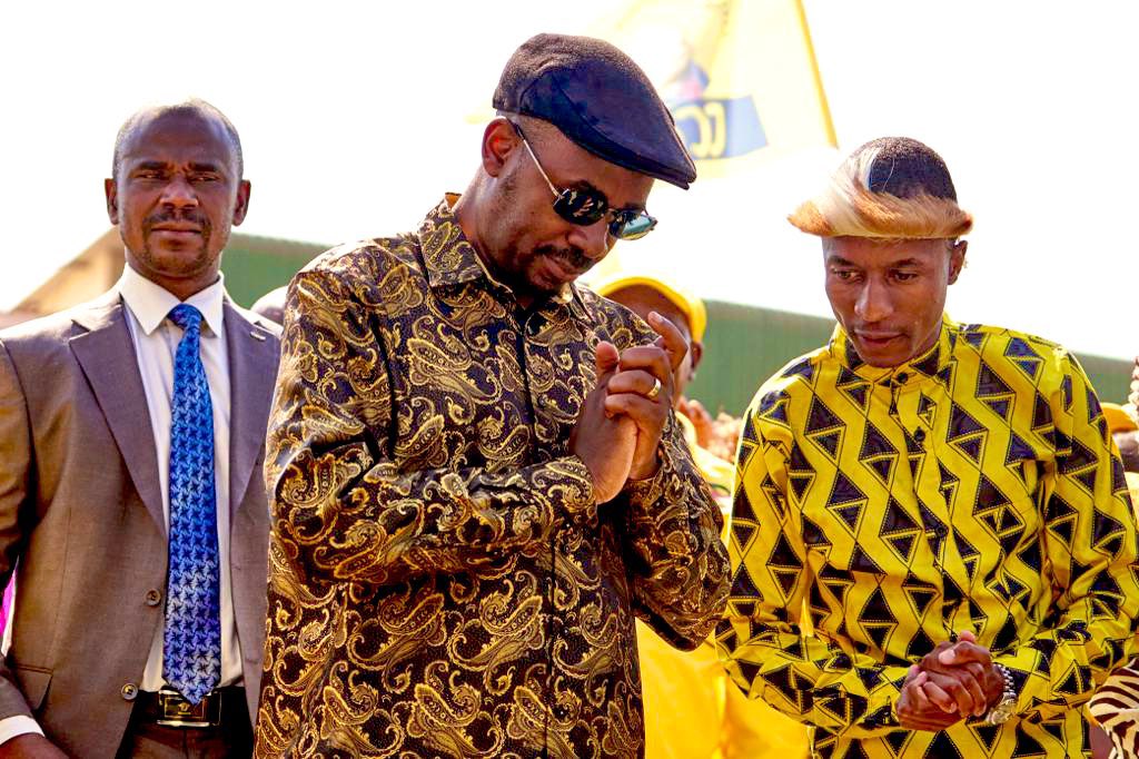 munhu apera hamutaure nezvake ......