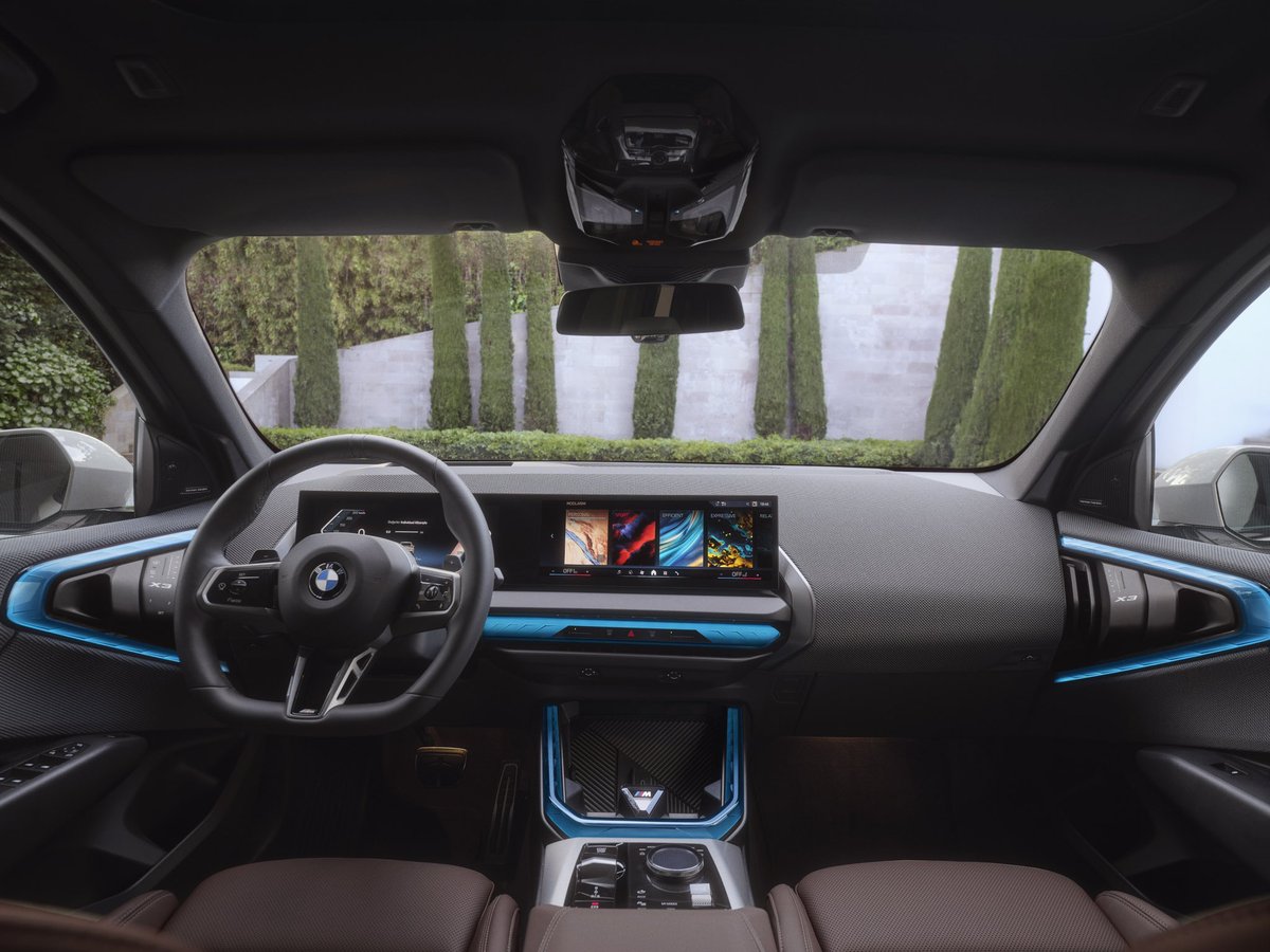 Onun direksiyonunda #HerAnBirHikaye. Yeni BMW X3 ile yola çıkın ve saf sürüş keyfini deneyimleyin.

Üstelik Yeni BMW X3 şimdi 1.6 litre hacminde mild hyrbid-benzinli motor seçeneğiyle.