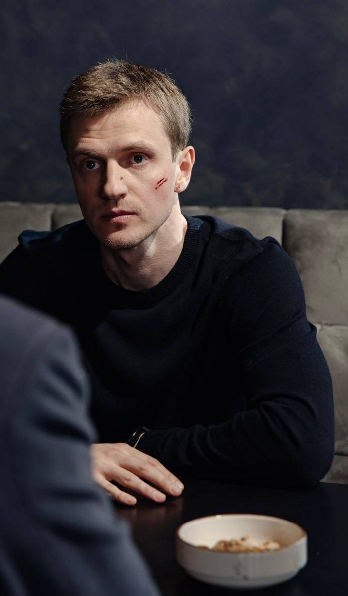 — В полотенце было два, два стекла, эр Рокэ!
— Звучит лучше, чем «Я с первого раза не понял, что там стекло», юноша.

#этерна #оэ #алвадик #рокэалва #ричардокделл