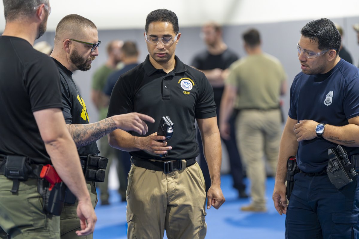 CBPLESCXD's tweet image. A LESC Less-Lethal Training Branch Instructor teaches Taser familiarity to @CBP officers and agents attending LESC's Less-Lethal Instructor Training Program (LLITP) class 2508 who are here for 3 weeks to become certified CBP Less-Lethal Instructors. #LearnAboutLESC