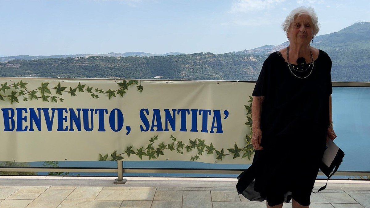 vaticannews_it's tweet image. “Alla fine dell’incontro avevamo la gioia negli occhi”. Le suore di Santa Marta raccontano la visita di Papa #LeoneXIV alla casa di riposo di #CastelGandolfo
#VaticanNewsIT
⬇️ Leggi l'articolo di @DanielePiccini
shorturl.at/Z8to3