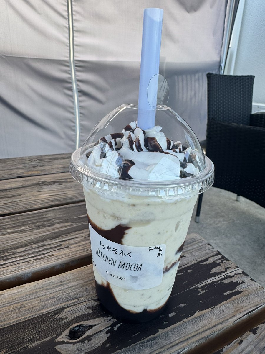 tkocombo's tweet image. 都幾川で川遊びした後、まるふくkitchenさんへ!
桃スムージー、マンゴースムージー、チョコバナナスムージーを家族みんなでシェア!
メチャクチャ夏日だったので冷たいスムージー最高でした!
フリフリポテトも美味しかったです!
自家製かき氷を心待ちにしておりますぞ!