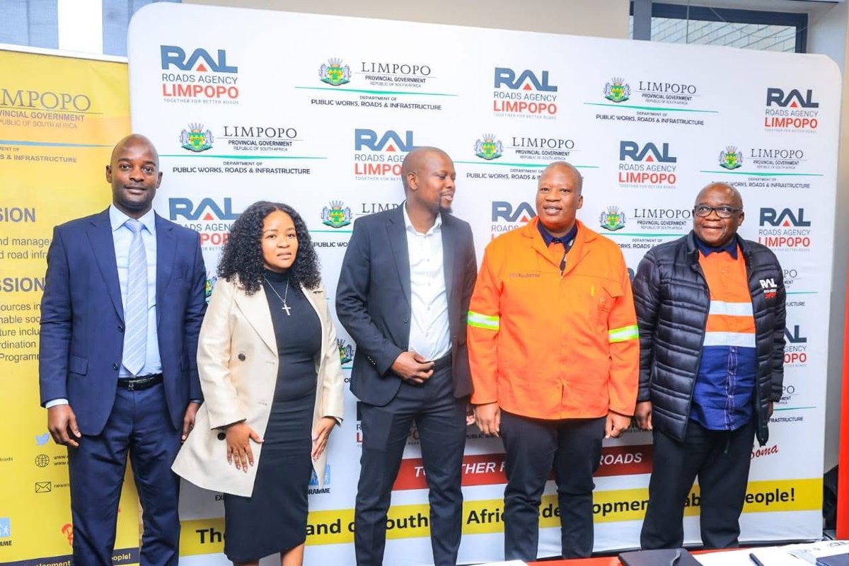 TellTheTruth_SA's tweet image. Today’s #StakeholderTuesdays saw MEC Tony Rachoene leading three key engagements to address service delivery challenges across Limpopo.

The MEC met with Collins Chabane Municipality, Mokgalakwena Local Municipality, and Thabazimbi Municipality leaders to discuss infrastructure…