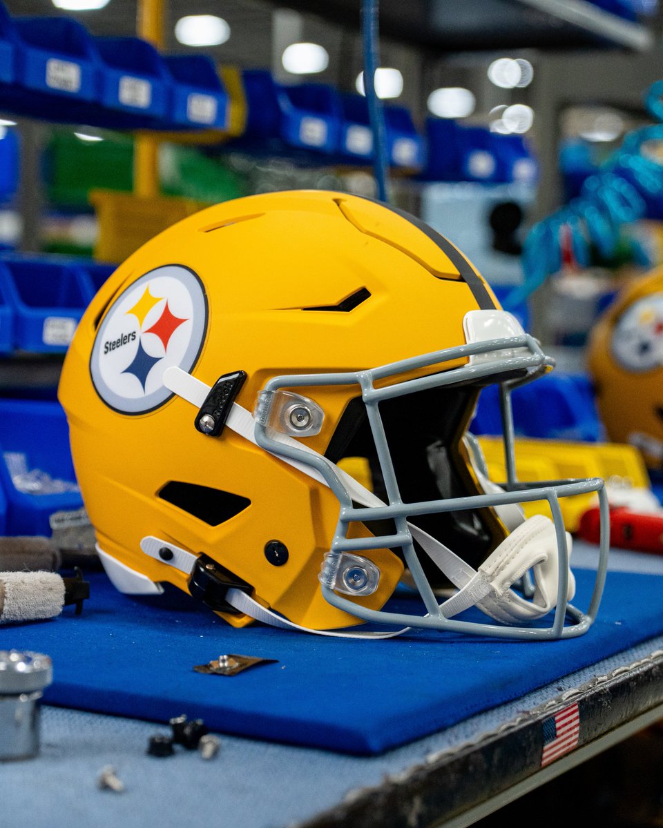 Riddell_Collect's tweet image. Forged In Pittsburgh. Defined By Legacy.
Introducing the new @steelers 1933 Throwback.