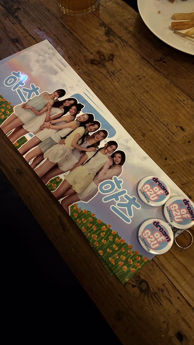 cndrafiles's tweet image. berakit rakit ke hulu, berenang renang ke tepian
bertemu orang tuanya dulu, bertemu anaknya kapan kapan (yg gtw kapan)

dikasi freebies sma mamanya, lucuu bgtt😍🫶🏻