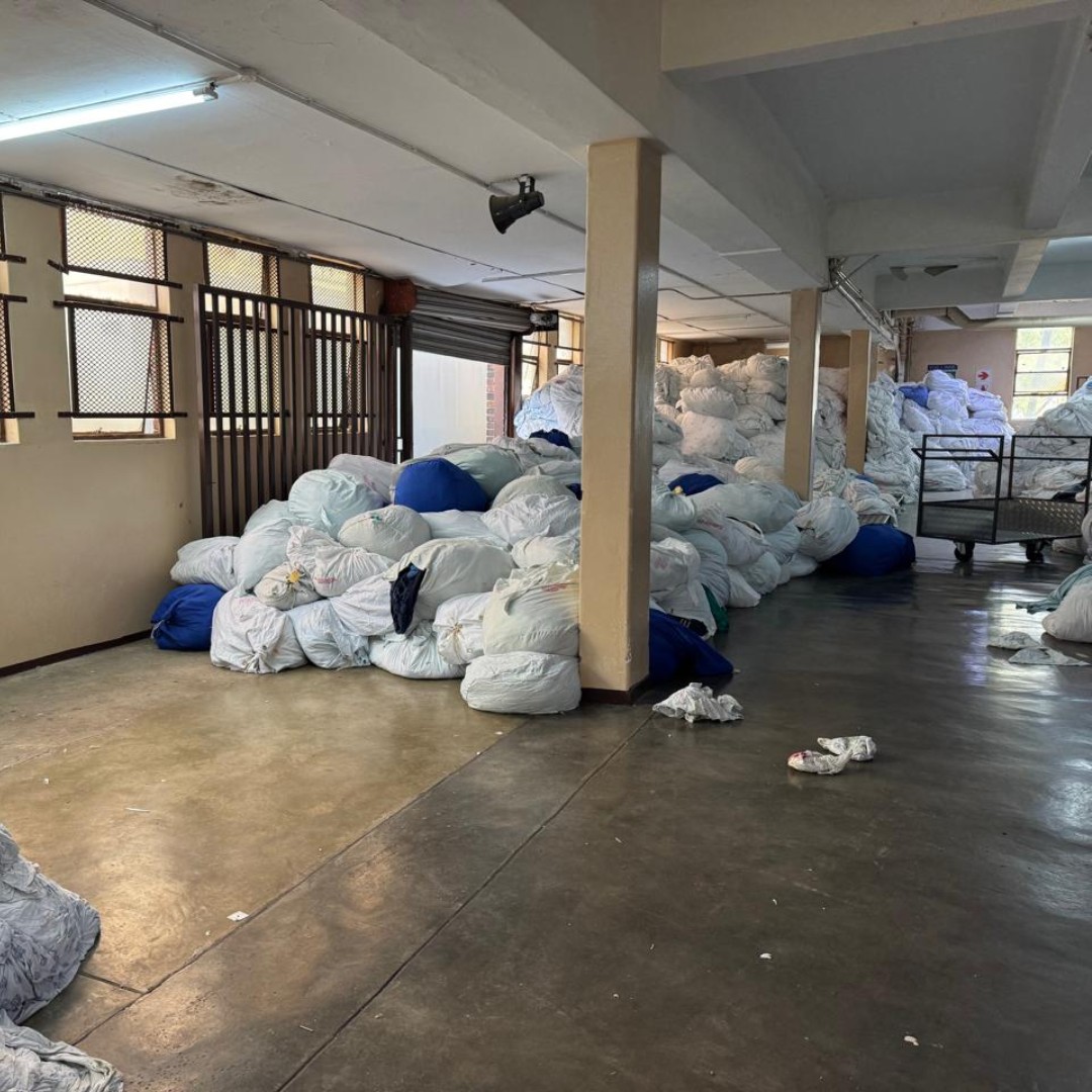 DA_GPL's tweet image. Visited Joburg Provincial Laundry (serving 17 facilities). Found: huge backlog, 1/2 tunnel washers broken, only 87 staff vs 180 posts, machines under-maintained. Patients go without clean linen while dept denies a crisis. #Laundry @JackBloomDA
Read: ow.ly/Qb1c50WsBnY