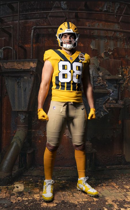 MySportsUpdate's tweet image. The #Steelers have unveiled a new throwback uniform for the 2025 NFL season: