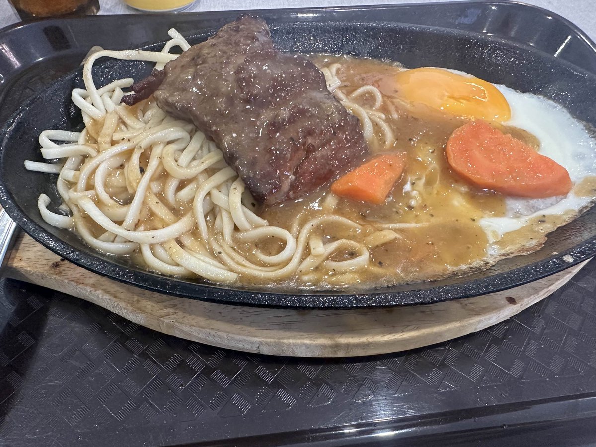 eve_4m3m1y4's tweet image. It's Taiwan Steak as again (the Apple Sidra is good too) ┌(・。・)┘♪