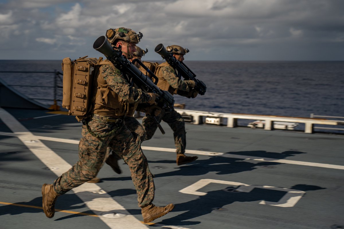 22nd_MEU's tweet image. U.S. Marines with India Company, #BLT36, #22ndMEUSOC conduct support by fire drills during #COMPTUEX aboard the San Antonio-class amphibious transport dock #USSFortLauderdale, IWOARG, while underway in the Atlantic Ocean.
@USMC 📸 Lance Cpl. Kyle Baskin