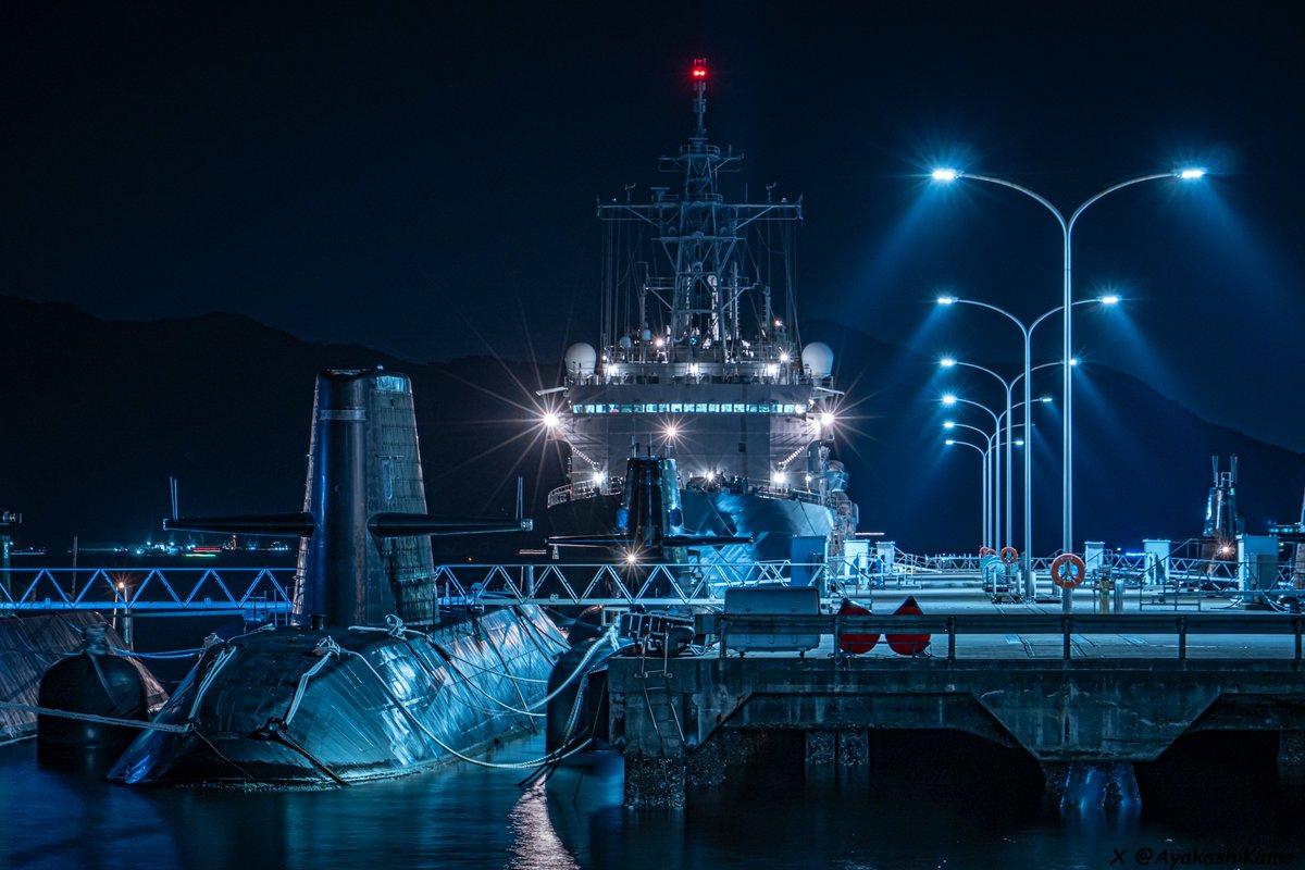 AyakashiKamo's tweet image. 呉、潜水艦桟橋に佇む沈黙の艦隊⚓️
#JMSDF
🇯🇵【#おやしお型潜水艦 (Oyashio-class)】2025/07/19📸
