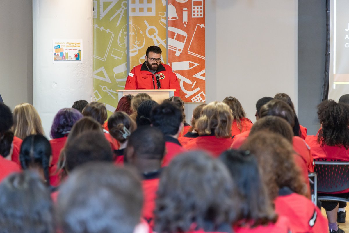 Looking back on last month's City Year Greater Boston Graduation 🎓🎉

Thank you to all those who came out to support our corps and to those who supported throughout the year to make this service possible. Here's to another great year!
#cityyear #boston #americorps