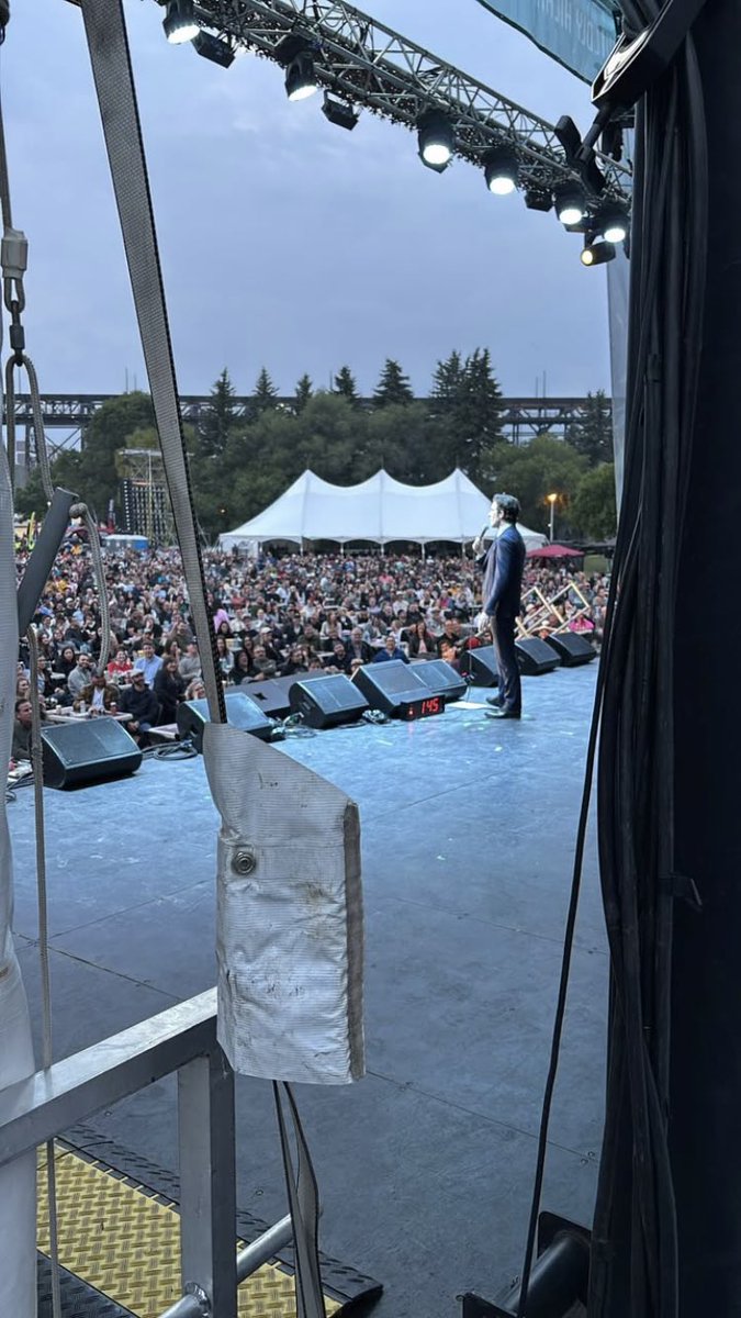 mulaney_now's tweet image. Last night in Edmonton #johnmulaney #misterwhatever @greatoutdoorsCF