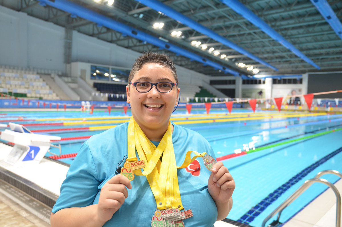 Çekya’da düzenlenen Yıldız-Genç Masa Tenisi Avrupa Şampiyonası’nda Ferdi Tek Erkekler kategorisinde Avrupa 2’ncisi olan Adanalı Görkem Öçal’ı ve Türkiye Yüzme Şampiyonası’nda 7 madalya kazanarak tarihi bir başarıya imza atan işitme engelli ve otizmli sporcumuz İlayda Sayın’ı,
