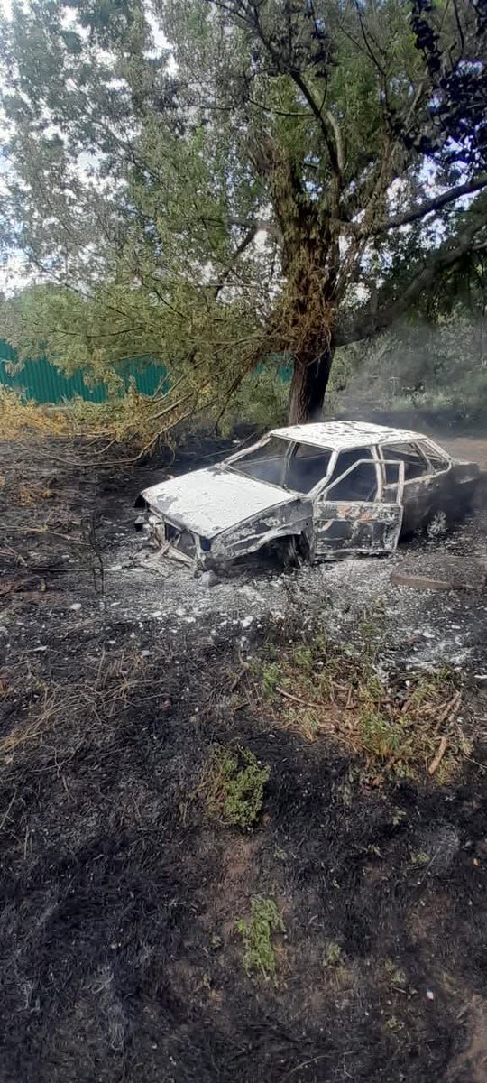 Farleymarley16's tweet image. The russian🇷🇺airforce directed 250kg guided aerial bombs at people's homes in Kostyantinivka earlier today. Cars, houses and commercial premises were damaged. Civilians are deliberately targeted in the Donetsk region by the russians🇷🇺 everyday with aerial weapons & artillery.