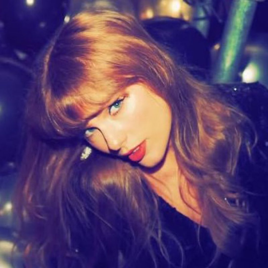 TheOldTaylorrr's tweet image. omg and orange lipstick 🧡🧡🧡 TS12 is coming 😱😱😱