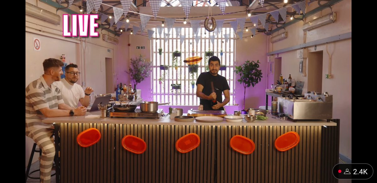 JacobPSabin's tweet image. @sortedfood's #DoingThyme weekend show is all wrapped up, and what a blast it was!
From a line cook challenge, to Baz hosting a messy but silly quiz show, to Kush's phenomenal cooking, it was so much fun!
Huge thanks once again to all the team who make it happen for us!❤