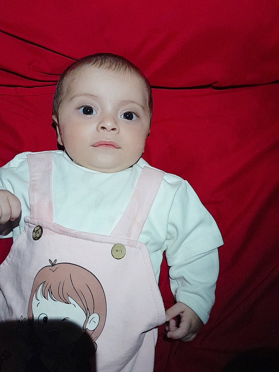 alathamnaa's tweet image. Today, I went to get flour for my children because of the food shortage in a region full of death, where 150 martyrs fell before my eyes, and I couldn't do anything. I returned empty-handed. We complain to God, as hunger pushes us to the brink of collapse. The children of Gaza…