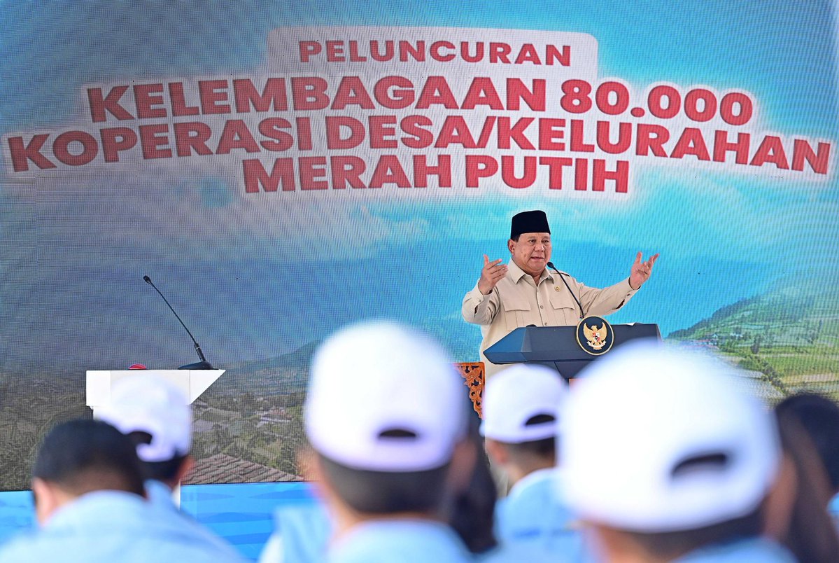 sjafriesjams's tweet image. Presiden Republik Indonesia @prabowo meresmikan Kelembagaan 80.081 Koperasi Desa/Kelurahan Merah Putih (KDMP/KKMP) di Desa Bentangan, Klaten (Senin, 21 Juli 2025).
Gerakan besar ini bukan sekadar peresmian koperasi, tetapi tonggak strategis membangun kemandirian ekonomi desa.…
