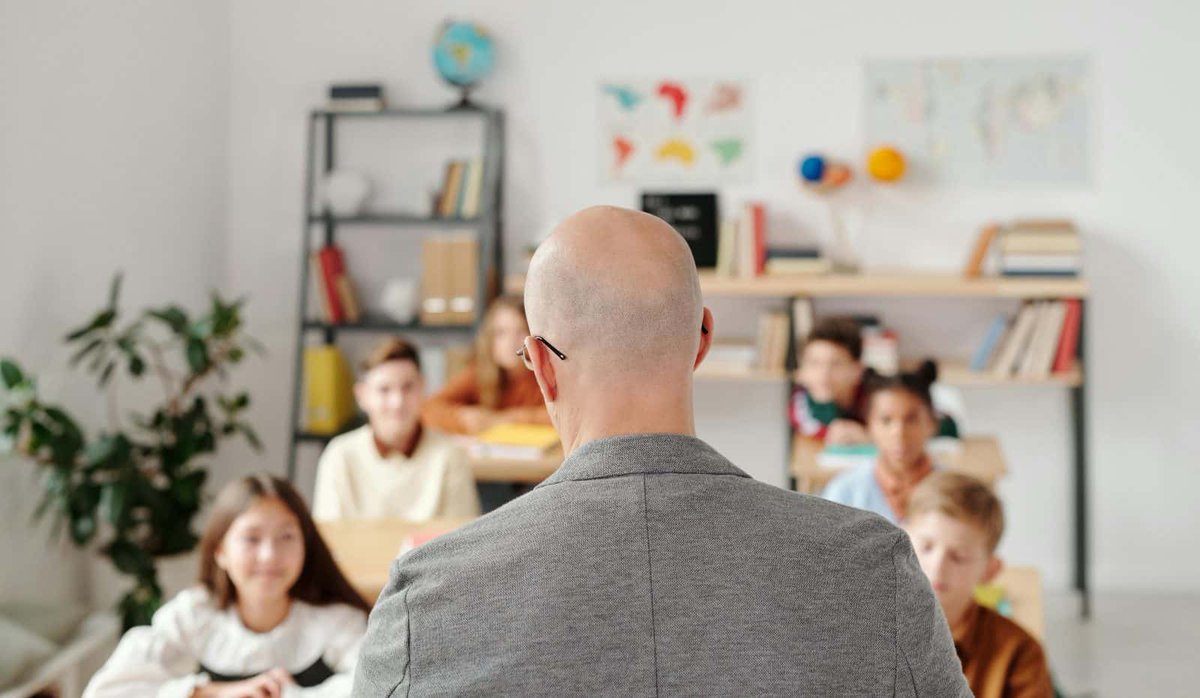 RoanokeStarNews's tweet image. Like most of the students in their classroom, teachers are also embracing AI. Educators’ use of generative AI rose from 51 percent to 67 percent between the 2022-23 and 2023-24 school years, according to K-12 Dive. Now,... f.mtr.cool/nmktpygxbf