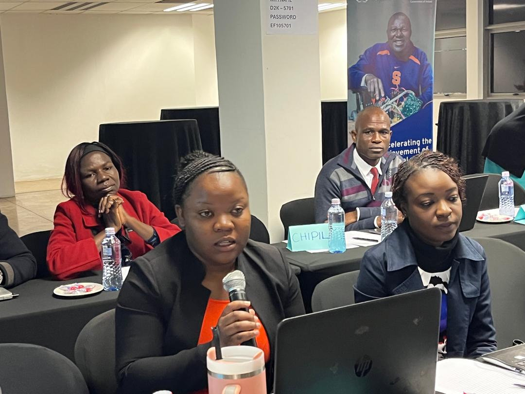 ilolusaka's tweet image. 📊The @MCDSS_ZAMBIA , with support from the @ilo 🇿🇲under the UN Joint Programme on #SocialProtection is training 40 district staff in data-driven service delivery through the Single Window Initiative.
📌Delivering social protection services under one stop shop