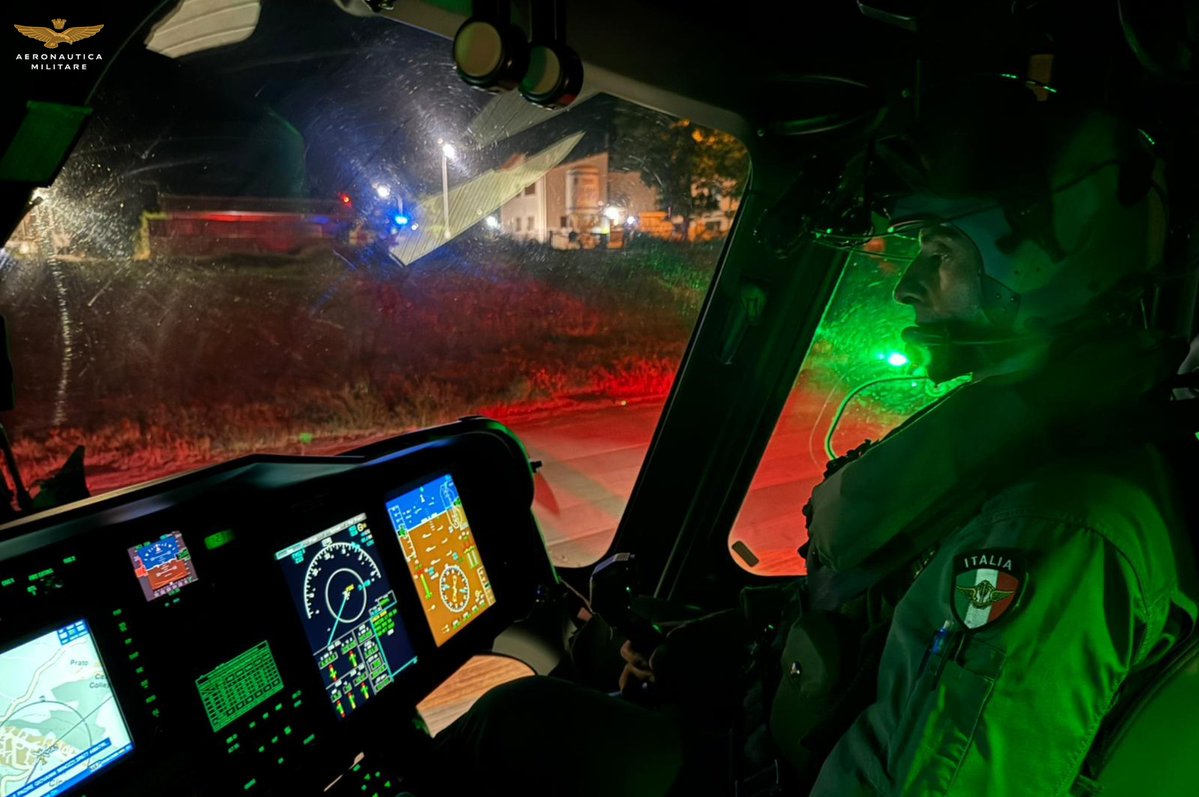 ItalianAirForce's tweet image. Nella tarda serata di ieri un HH-139B dell'85° Centro SAR del 15° Stormo dell'#AeronauticaMilitare è decollato da Pratica di Mare (RM) per recuperare due alpinisti bloccati sul Pizzo di Moscio (RI). La missione è stata condotta in sinergia con il @cnsas_official
