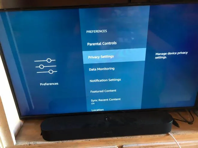 DoingFedTime's tweet image. Your smart TV records conversations and sends them to manufacturers.
Roku, Samsung, and LG privacy policies admit to 'improving voice recognition.'