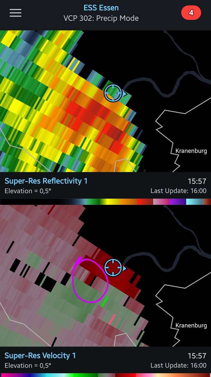 StormchaserNL's tweet image. ⚡️ Onweersbui met kenmerken van een supercell trok zojuist over Nijmegen! De wallcloud (duidelijk 'couplet' / rotatiepunt op de radar) kwam recht over de stad heen: