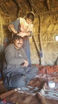 AqsaaKanwal's tweet image. کیا یہ بی ایل ایف کے دہشت گرد کمانڈر کے ساتھ سمی دین بلوچ کھڑی ہے