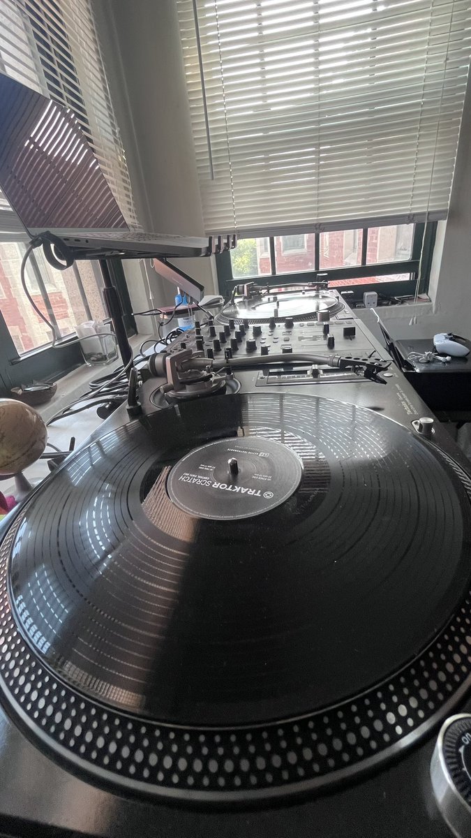 RP_BOO_'s tweet image. My uncle turned to a radio station here in Chicago around 9:30 of 10pm and I saw him dance for a couple of hours to none stop music.. The seed was planted and that’s how I got my start into what I’m currently doing now!🎶🕺🏽
