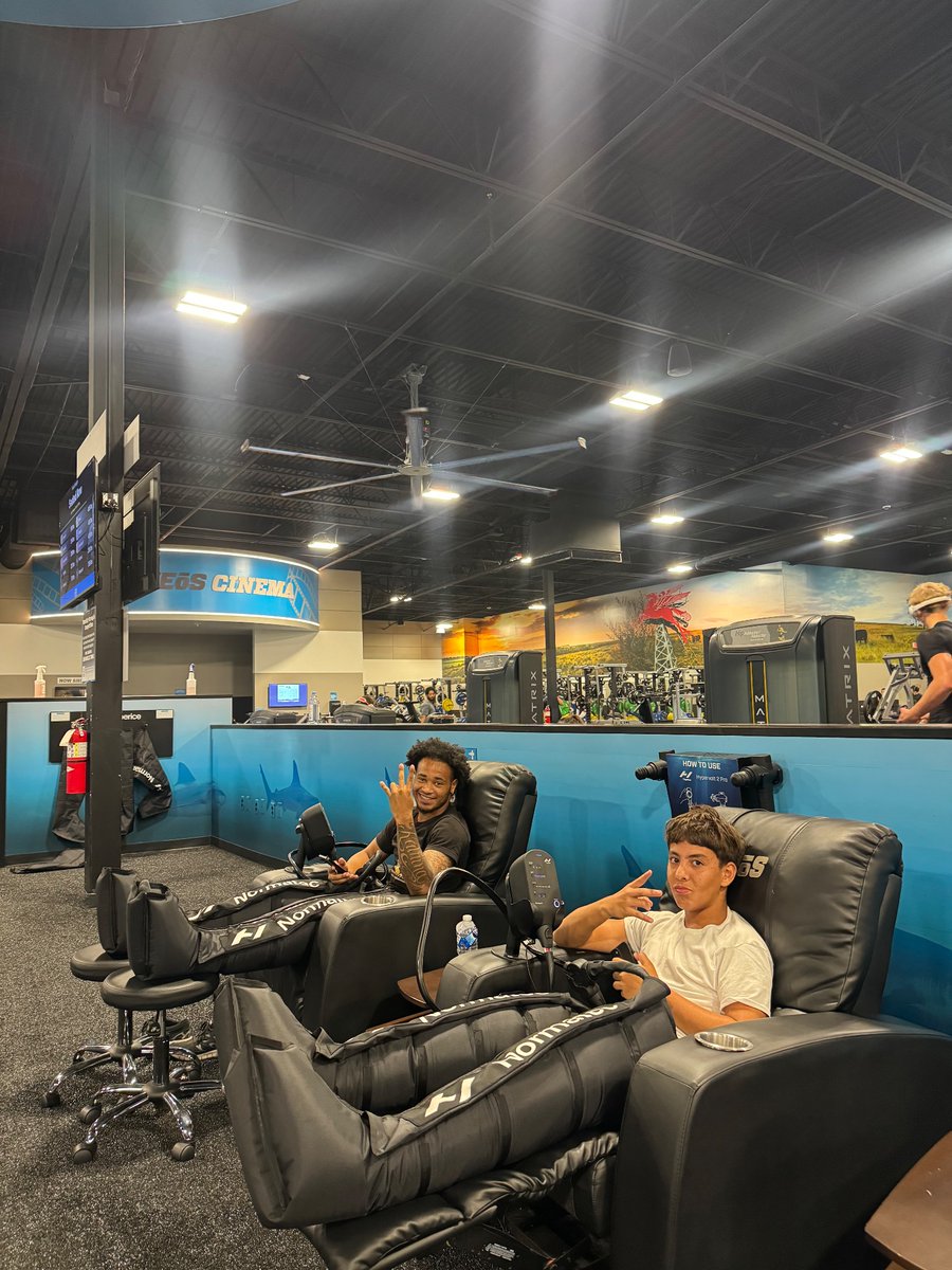 F_rabie7's tweet image. Great workout and recovery session with big bro @LandonBlair2025 📈#TDGWAY @TDGSKILLZ @dfwskillz