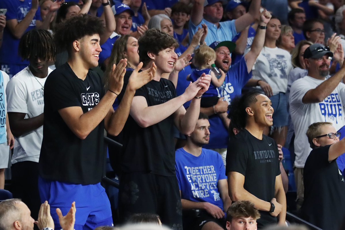 acrphoto's tweet image. What an experience for the current squad having the former Cats and pros around. Watching La Familia grind out a win with that level of intensity and seeing how the BBN responds to these guys has to be invaluable. They see there is a legacy at UK beyond their short time here.
