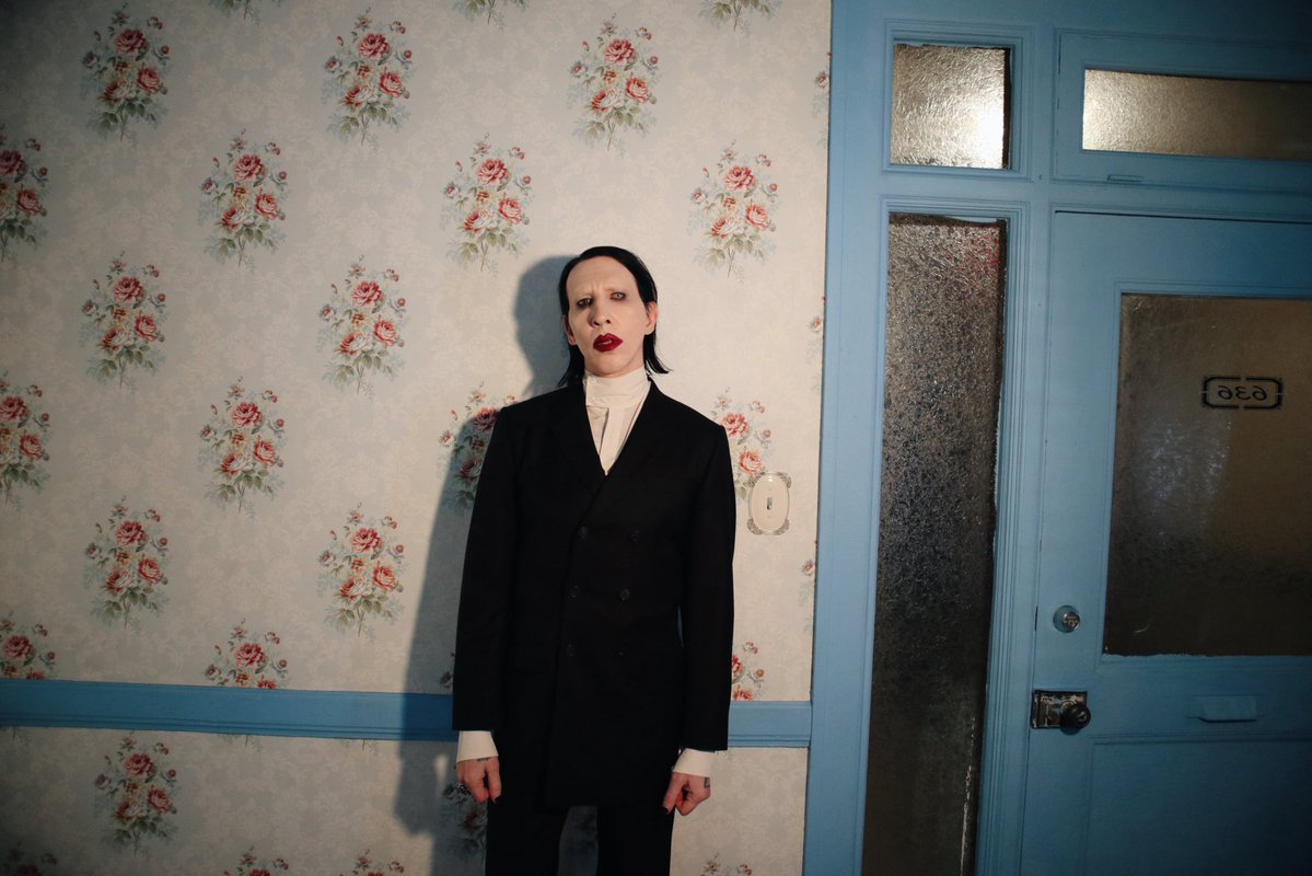 CelebritarianTM's tweet image. Notice the number on the door beside Marilyn Manson. It reads 636.
6 + 3 + 6 = 15
The number 15 is a common motif in Manson's work. Now, whether this is intentional or not, I don't know. Regardless, it's a cool little detail to admire.
Image: Lindsay Usich 📸