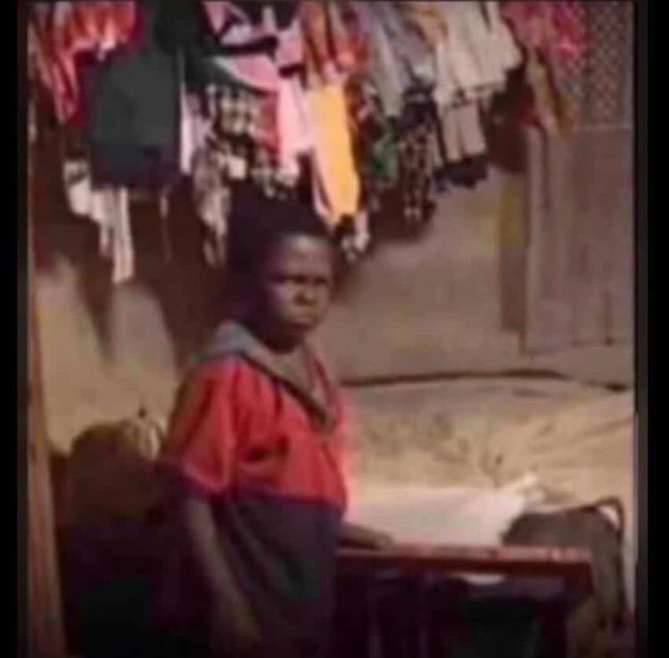 Ko tikamboita senge togara pamba 1 tese , don't spoil the fun😂

Me: Atora charger yangu ndiani ??😤